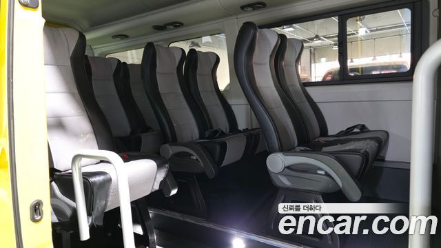 2019 Renault-KoreaSamsung Master School Bus, photograph 8