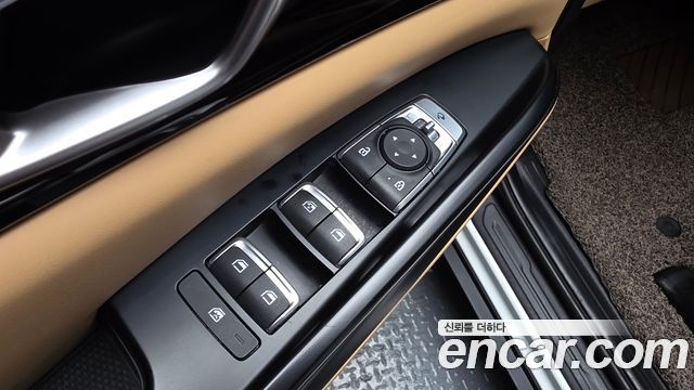 2021 Kia Canival Diesel 9-Seater Prestige, photograph 2