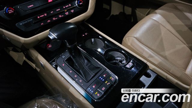 2016 Kia Canival Gasoline 9-seater Hi-Limousine, photograph 3