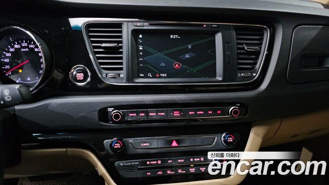 2016 Kia Canival Gasoline 9-seater Hi-Limousine, photograph 4