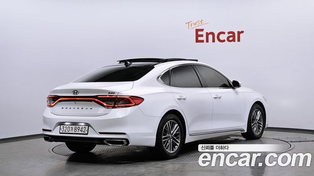 2017 Hyundai Grandeur 2.2 Diesel Premium, photograph 8