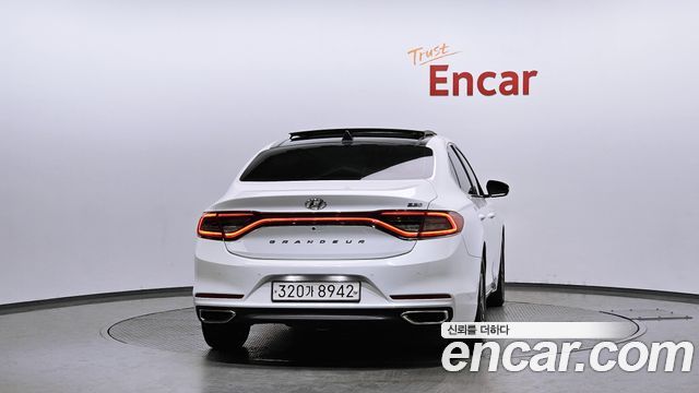 2017 Hyundai Grandeur 2.2 Diesel Premium, photograph 10
