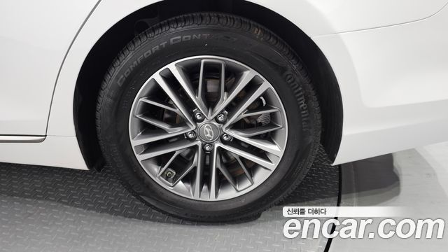 2017 Hyundai Grandeur 2.2 Diesel Premium, photograph 11