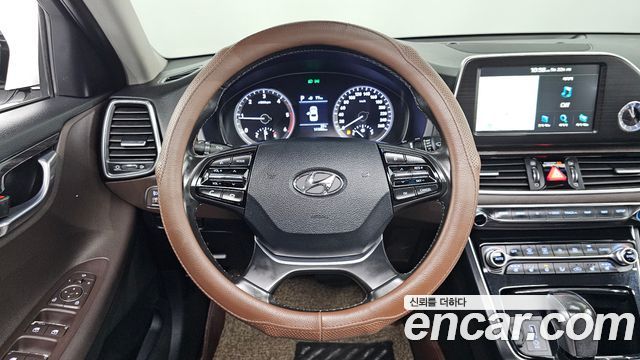 2017 Hyundai Grandeur 2.2 Diesel Premium, photograph 7