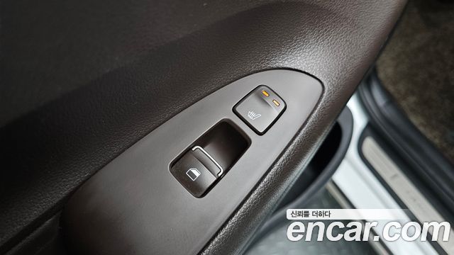 2017 Hyundai Grandeur 2.2 Diesel Premium, photograph 6