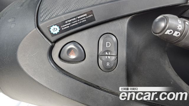 2020 Renault-KoreaSamsung Twizy Life(2-Seater), photograph 4