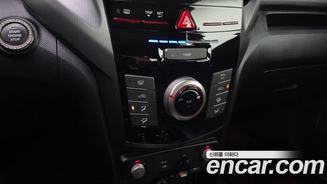 2017 KG_Mobility_Ssangyong TIBOLI VX 2WD, photograph 3