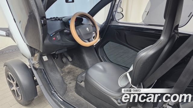 2019 Renault-KoreaSamsung Twizy Intens(2-seater), photograph 5