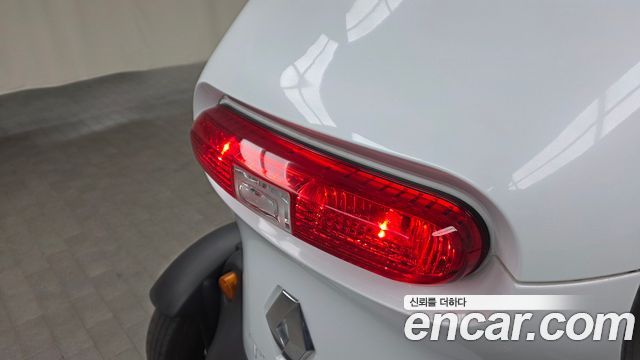 2019 Renault-KoreaSamsung Twizy Intens(2-seater), photograph 9