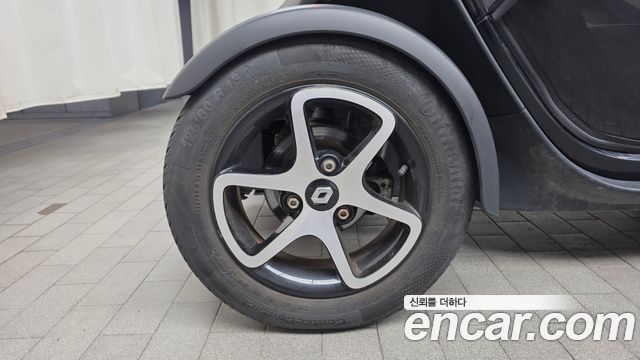 2019 Renault-KoreaSamsung Twizy Intens(2-seater), photograph 10