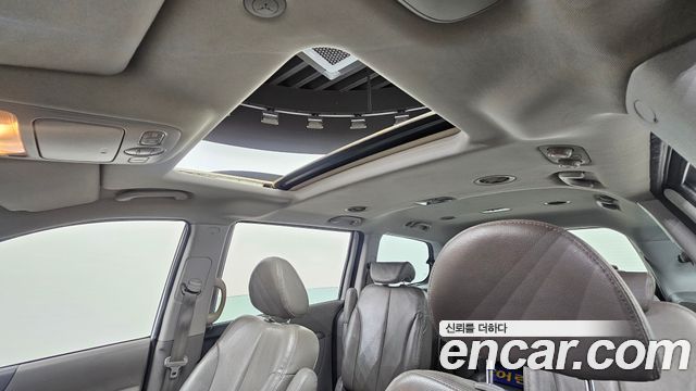 2014 Kia Canival School Bus, photograph 3