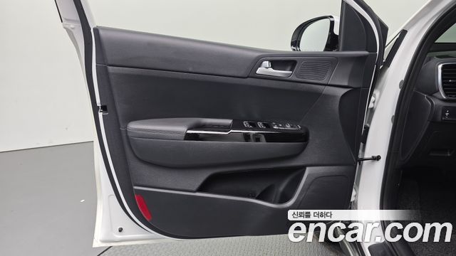 Kia Sportage Gasoline — photo 1 of 33