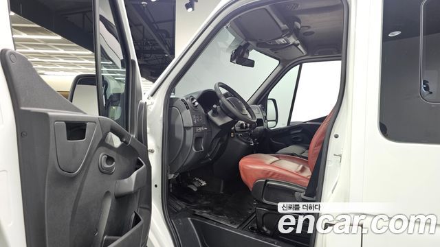 2019 Renault-KoreaSamsung Master 2.3 15-Seater, photograph 4