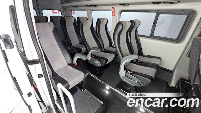 2019 Renault-KoreaSamsung Master 2.3 15-Seater, photograph 3