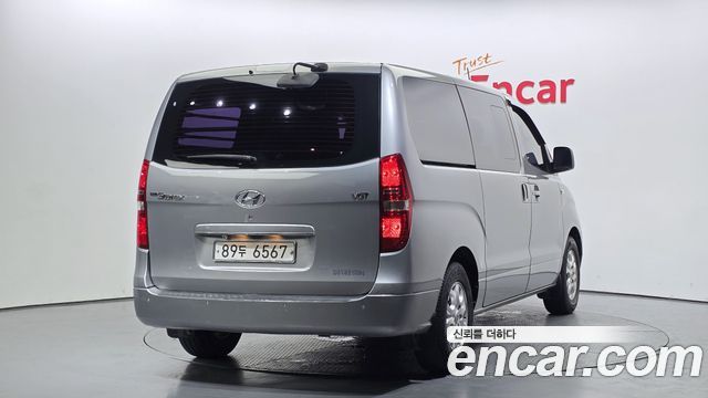 2014 Hyundai Starex 5-Seater VAN, photograph 11