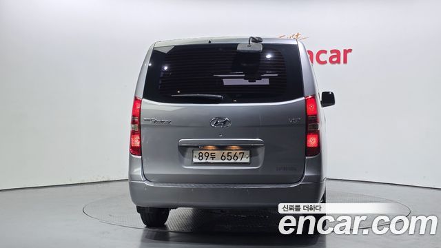2014 Hyundai Starex 5-Seater VAN, photograph 3