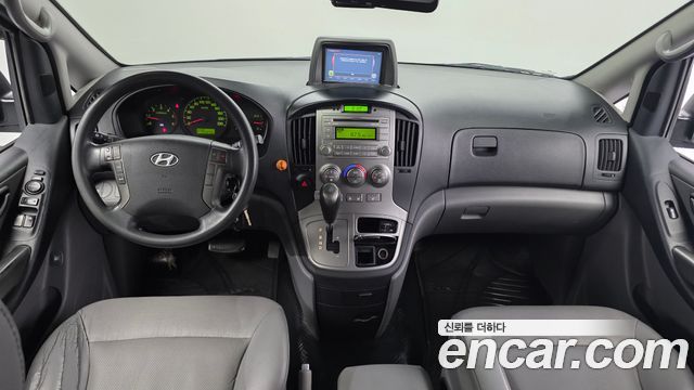2014 Hyundai Starex 5-Seater VAN, photograph 9