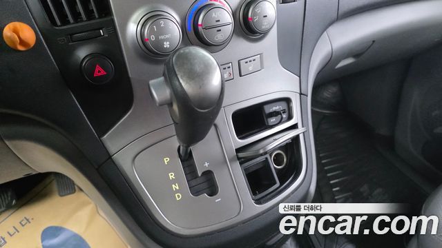 2014 Hyundai Starex 5-Seater VAN, photograph 10