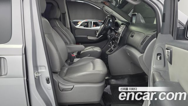 2014 Hyundai Starex 5-Seater VAN, photograph 8