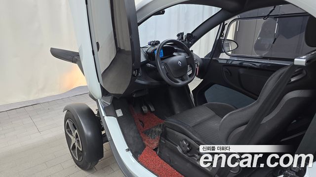 2020 Renault-KoreaSamsung Twizy Life(2-Seater), photograph 3