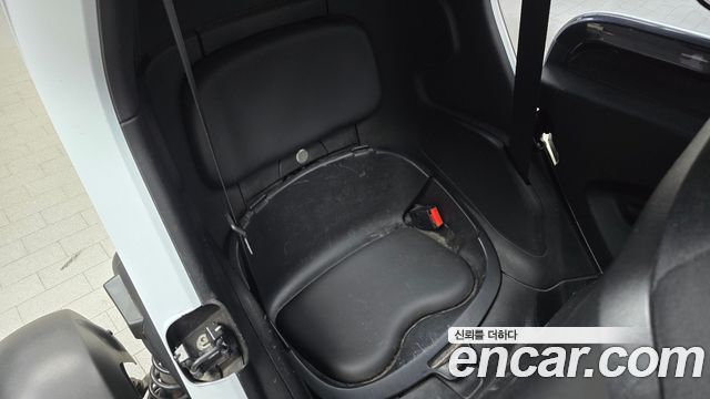 2020 Renault-KoreaSamsung Twizy Life(2-Seater), photograph 9