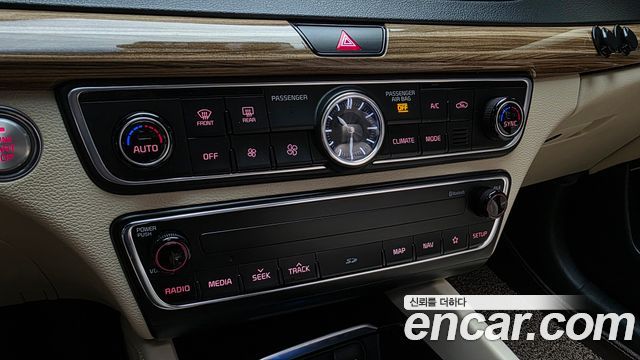 2017 Kia K7 2.4 GDI Limited, photograph 12