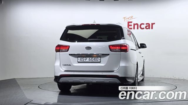 2014 Kia Canival 9-seater Prestige, photograph 8