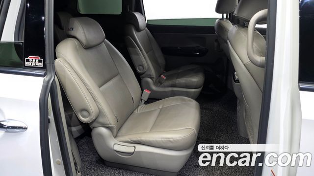 2014 Kia Canival 9-seater Prestige, photograph 4