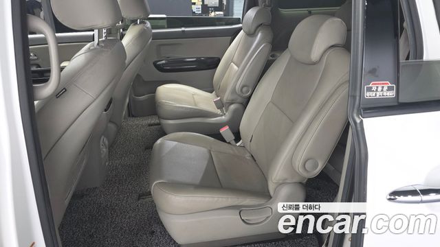 2014 Kia Canival 9-seater Prestige, photograph 12