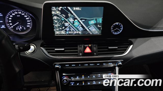 2016 Hyundai Grandeur 2.2 Diesel Premium, photograph 7
