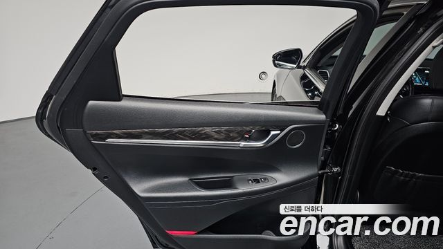 2016 Hyundai Grandeur 2.2 Diesel Premium, photograph 2