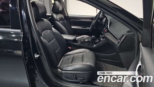 2016 Hyundai Grandeur 2.2 Diesel Premium, photograph 3
