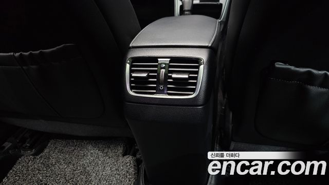 2016 Hyundai Grandeur 2.2 Diesel Premium, photograph 11