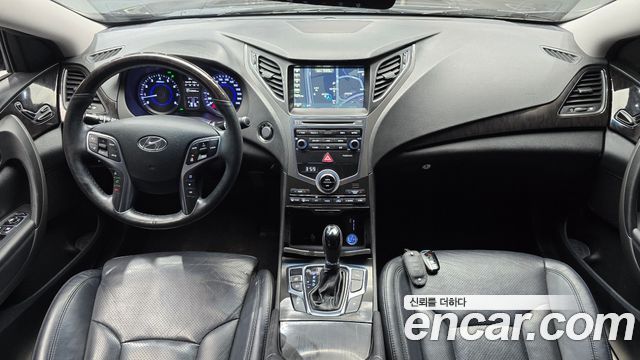 2016 Hyundai Grandeur HG240 Modern Collection, photograph 4