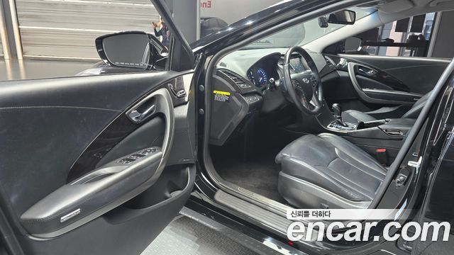 2016 Hyundai Grandeur HG240 Modern Collection, photograph 2