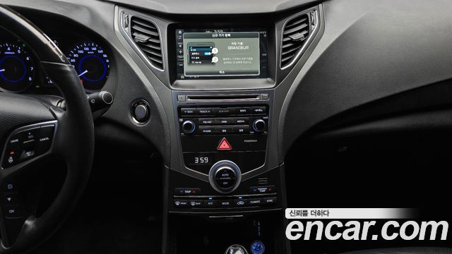 2016 Hyundai Grandeur HG240 Modern Collection, photograph 7