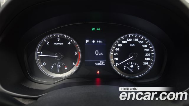 2017 Hyundai Grandeur 2.2 Diesel Premium, photograph 3