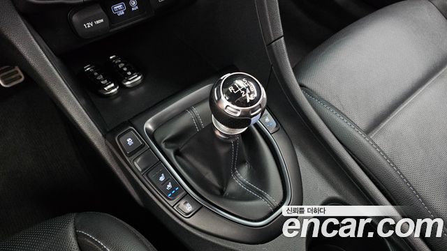 2020 Hyundai Veloster 2.0 N, photograph 11