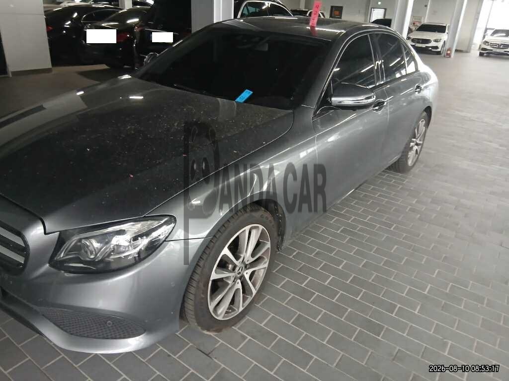 2019 Mercedes-Benz E300 4Matic, photograph 4
