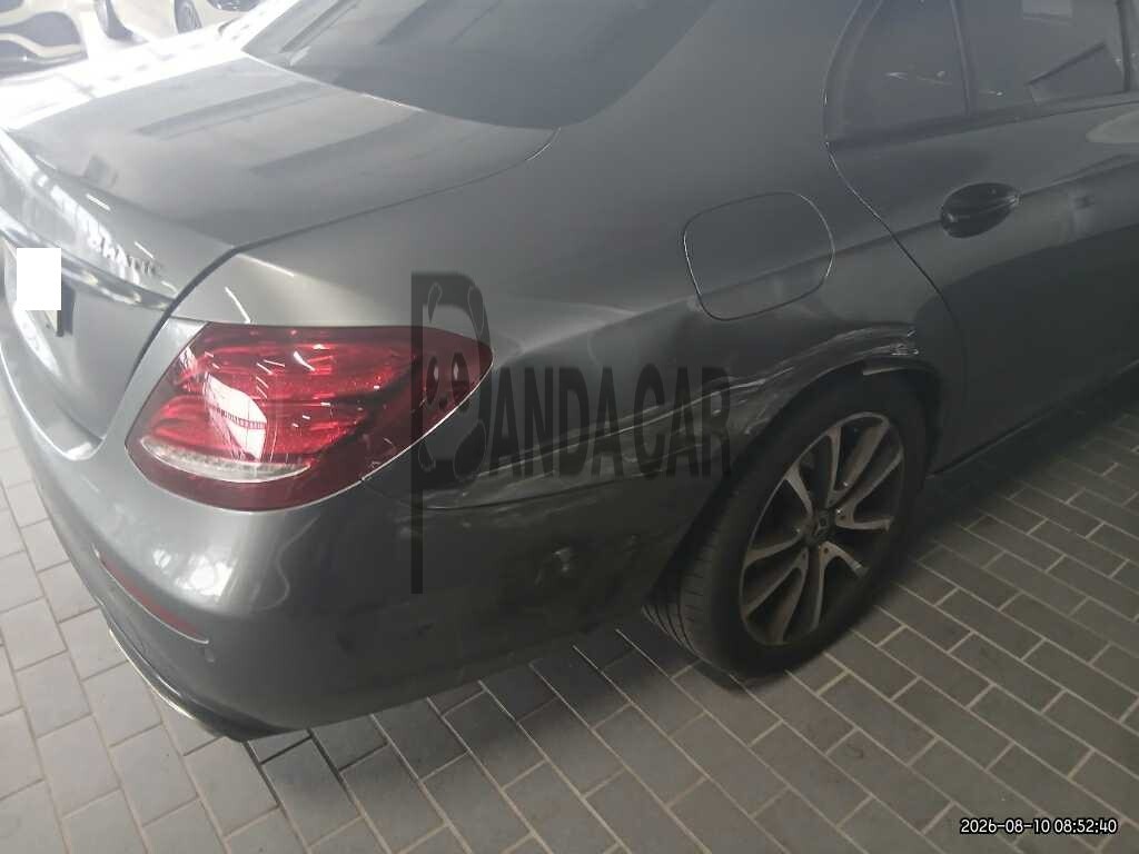 2019 Mercedes-Benz E300 4Matic, photograph 3