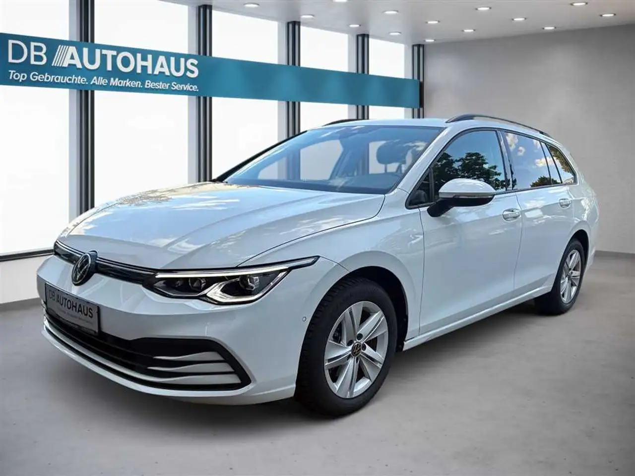 Volkswagen Golf Life 1.5 TSI — photo 1 of 24