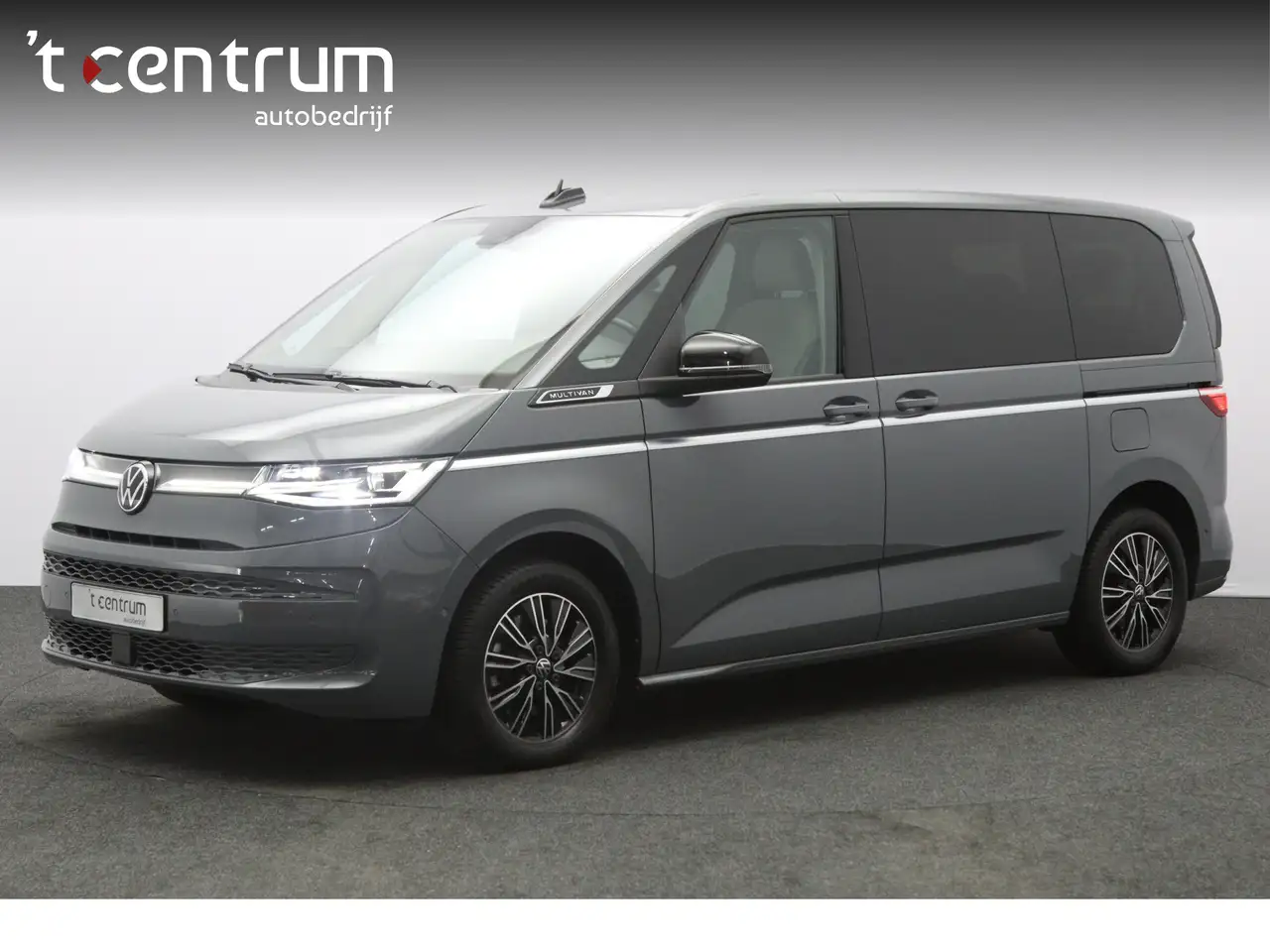 Volkswagen T7 Multivan 1.4 eHybrid 218 PK L1H1 Style 7P PHEV, Trekhaak, E — photo 1 of 40