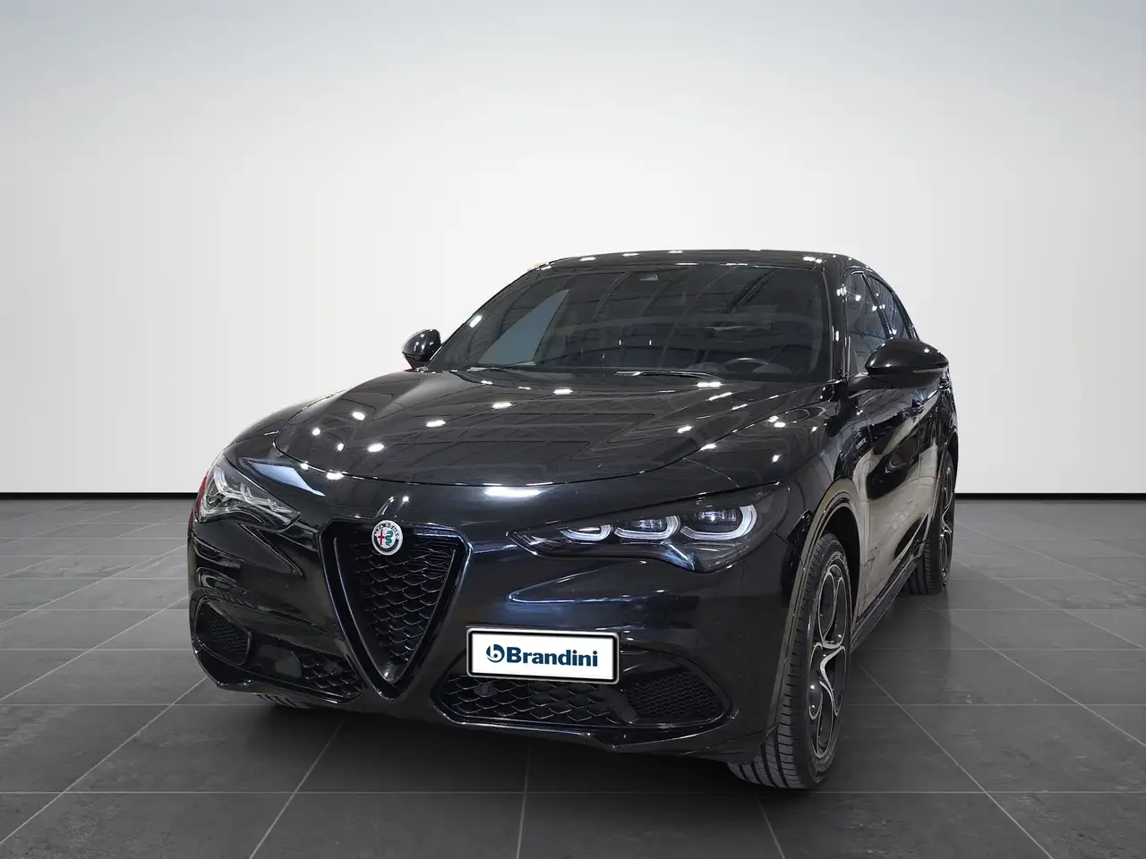 Alfa Romeo Stelvio 2.2 Turbo Veloce — photo 1 of 15