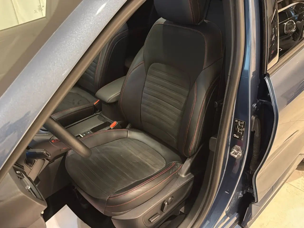2020 Ford Kuga 1.5 EcoBoost 150cv 2WD ST-Line X Tetto FariLED 18”, photograph 3