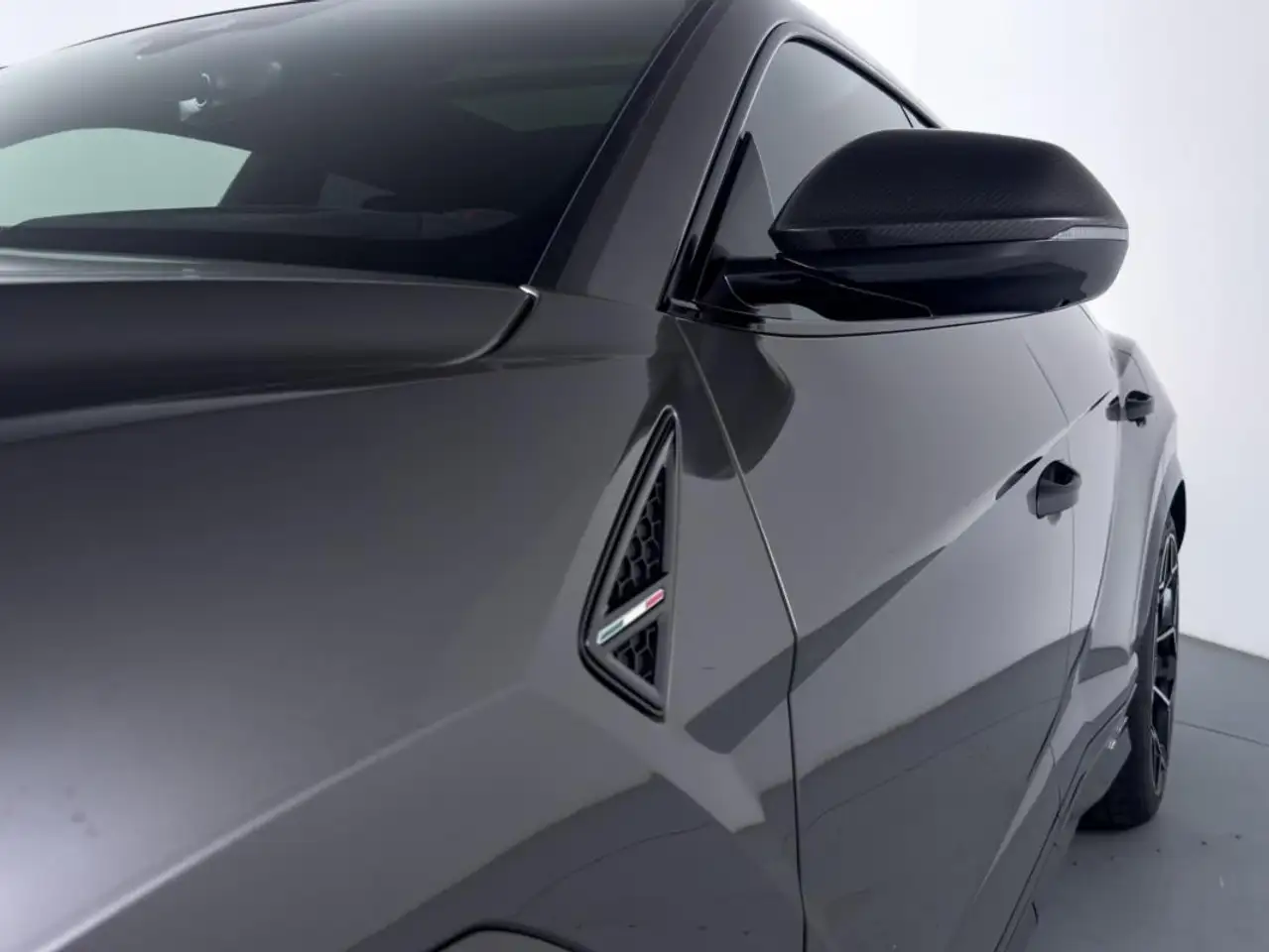 Lamborghini Urus 4.0 V8 666 ch BVA8 Performante — photo 1 of 28