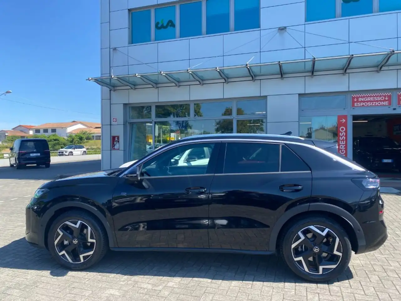 Volkswagen T-Roc 1.5News eTSI ACT 150 CV DSG R-Line — photo 1 of 15