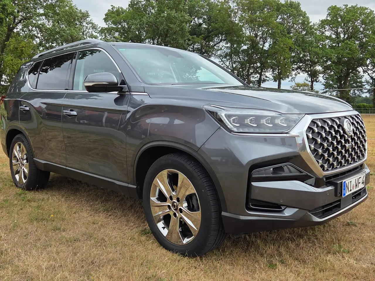 SsangYong Rexton Rexton 2.2 e-XDi 220 4WDAut. Sapphire — photo 1 of 13
