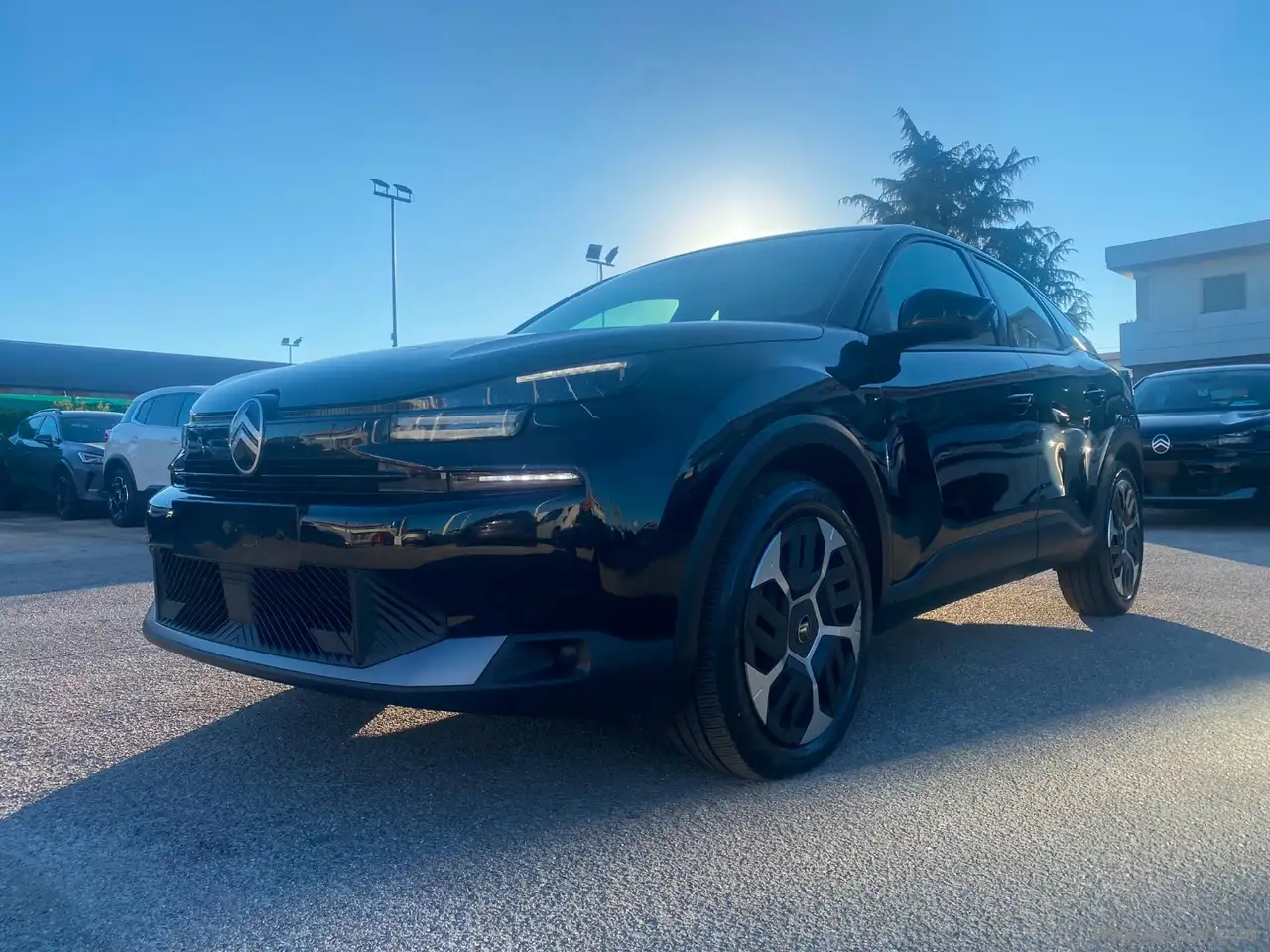 Citroen C4 Hybrid 145 e-DCS6 Plus — photo 1 of 15