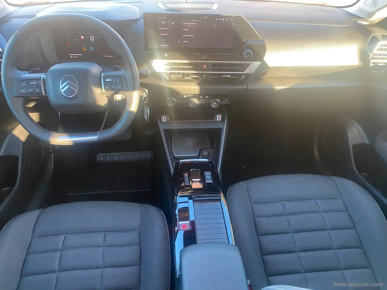 2025 Citroen C4 Hybrid 145 e-DCS6 Plus, photograph 12