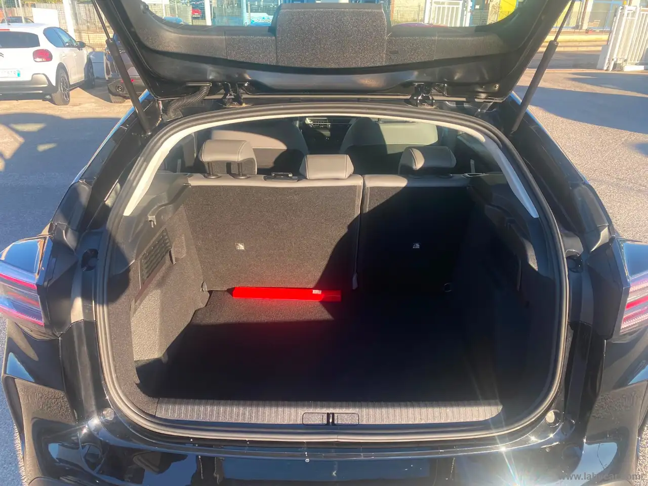 2025 Citroen C4 Hybrid 145 e-DCS6 Plus, photograph 9